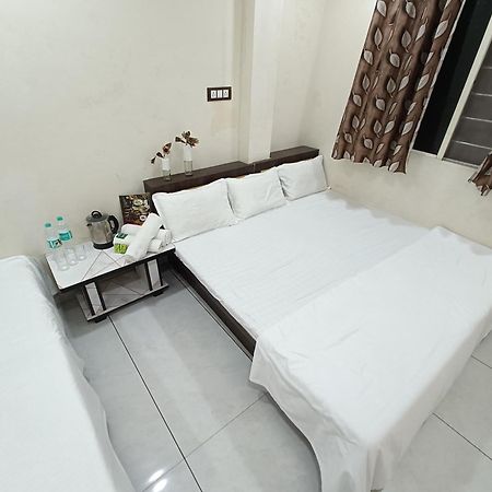 Treebo Yatri Grah Kshipra T Hotel Удджайн Экстерьер фото