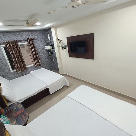 Treebo Yatri Grah Kshipra T Hotel Удджайн Экстерьер фото
