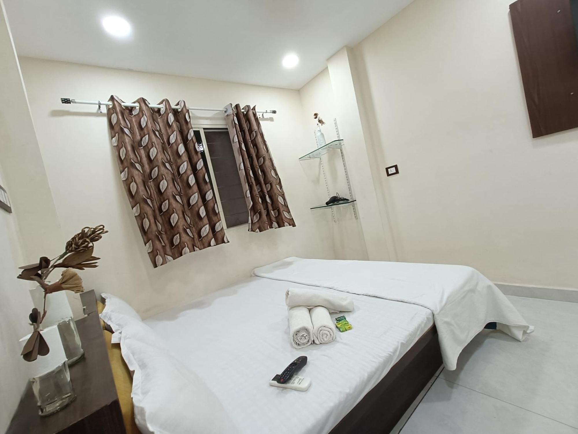 Treebo Yatri Grah Kshipra T Hotel Удджайн Экстерьер фото