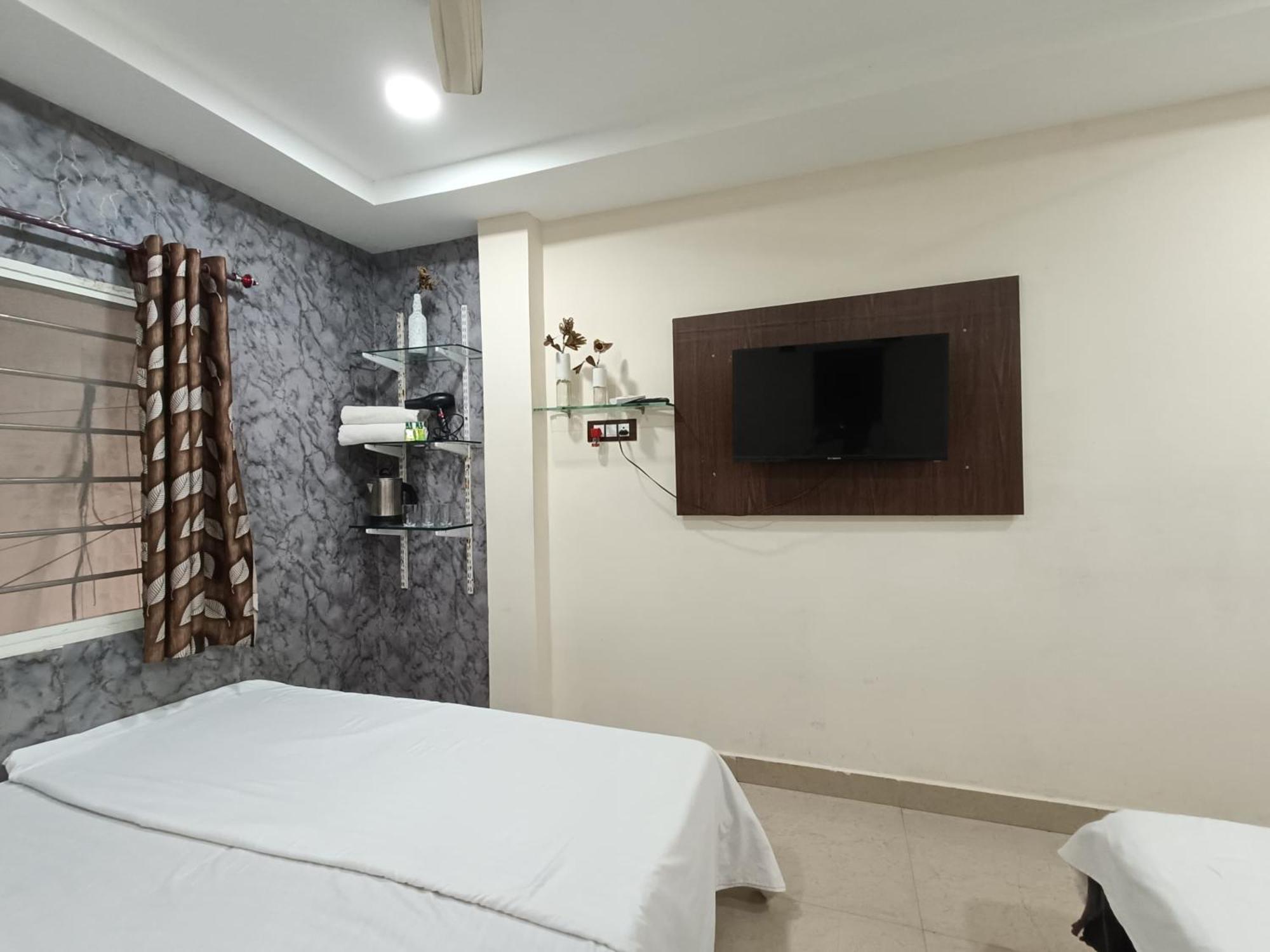 Treebo Yatri Grah Kshipra T Hotel Удджайн Экстерьер фото