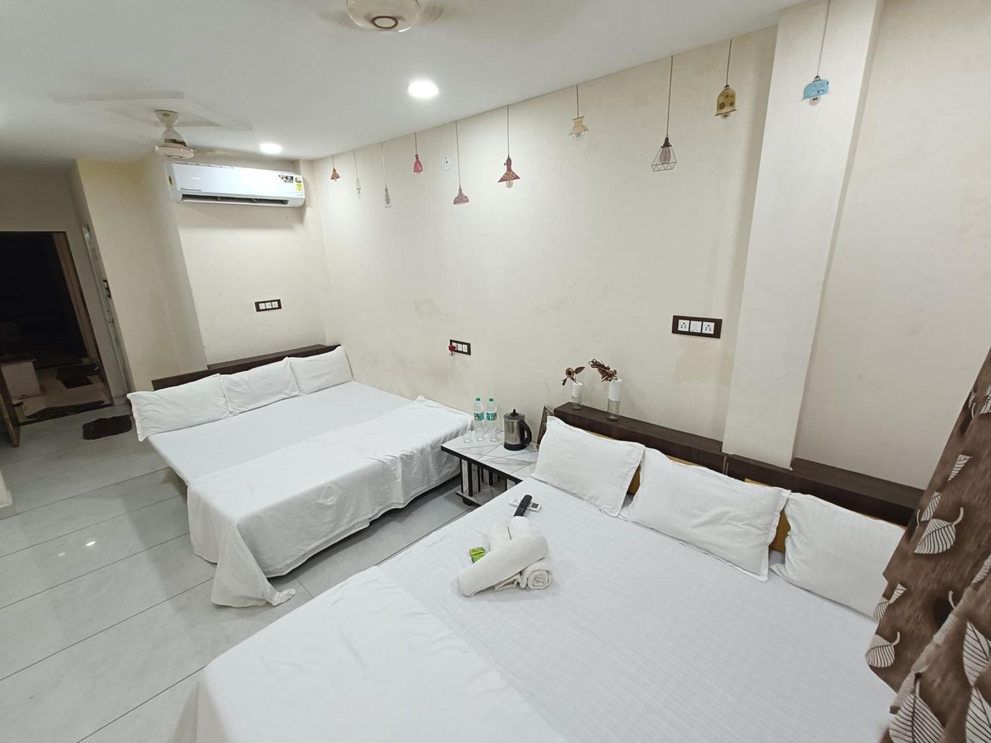 Treebo Yatri Grah Kshipra T Hotel Удджайн Экстерьер фото