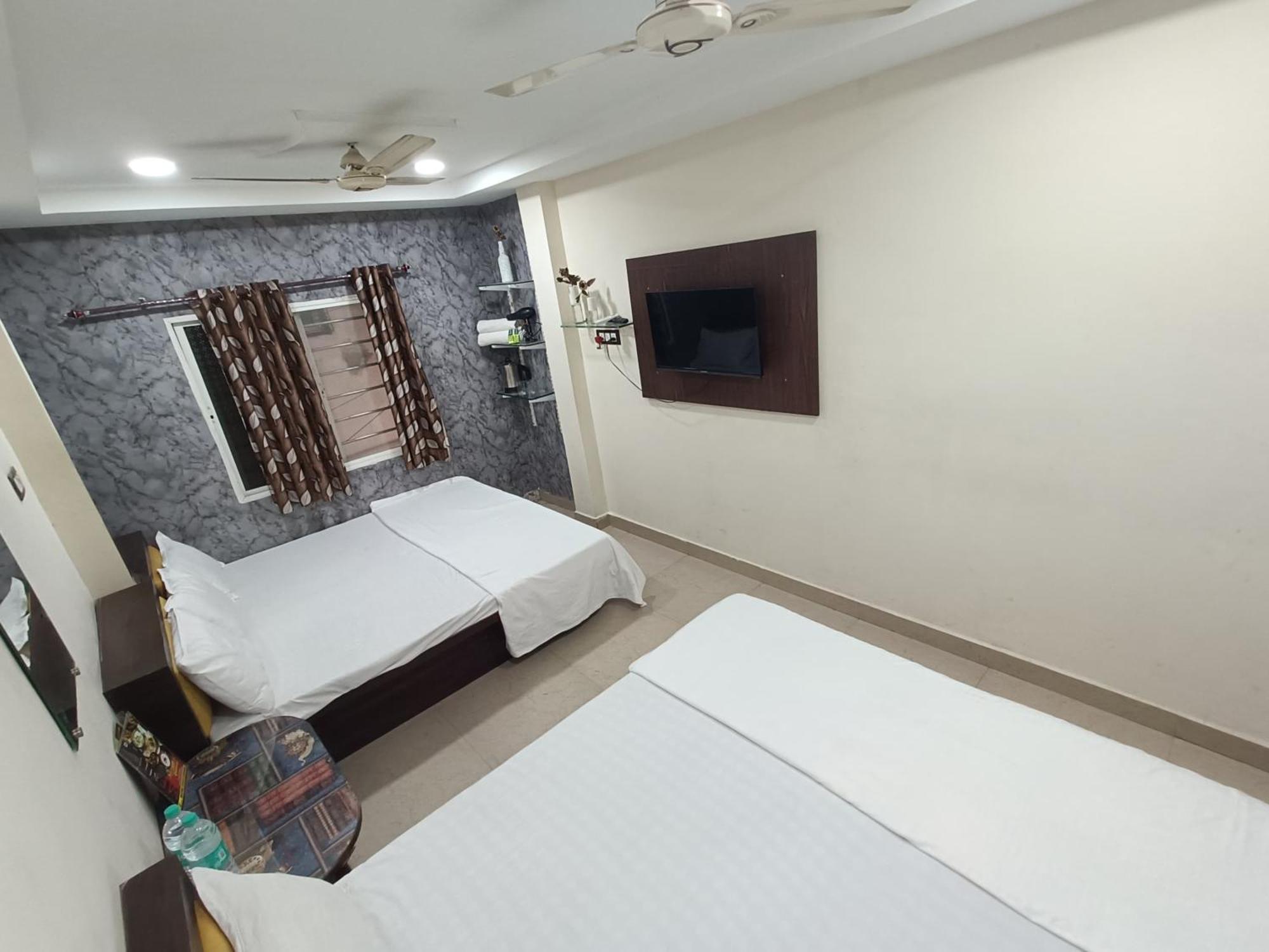 Treebo Yatri Grah Kshipra T Hotel Удджайн Экстерьер фото