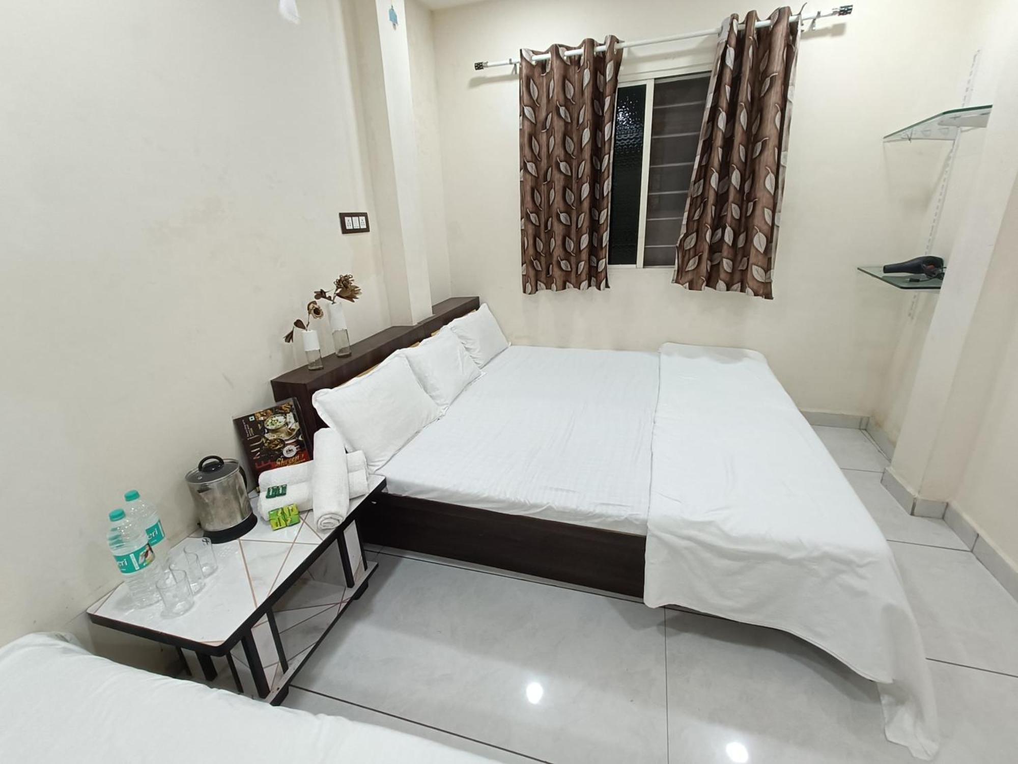 Treebo Yatri Grah Kshipra T Hotel Удджайн Экстерьер фото