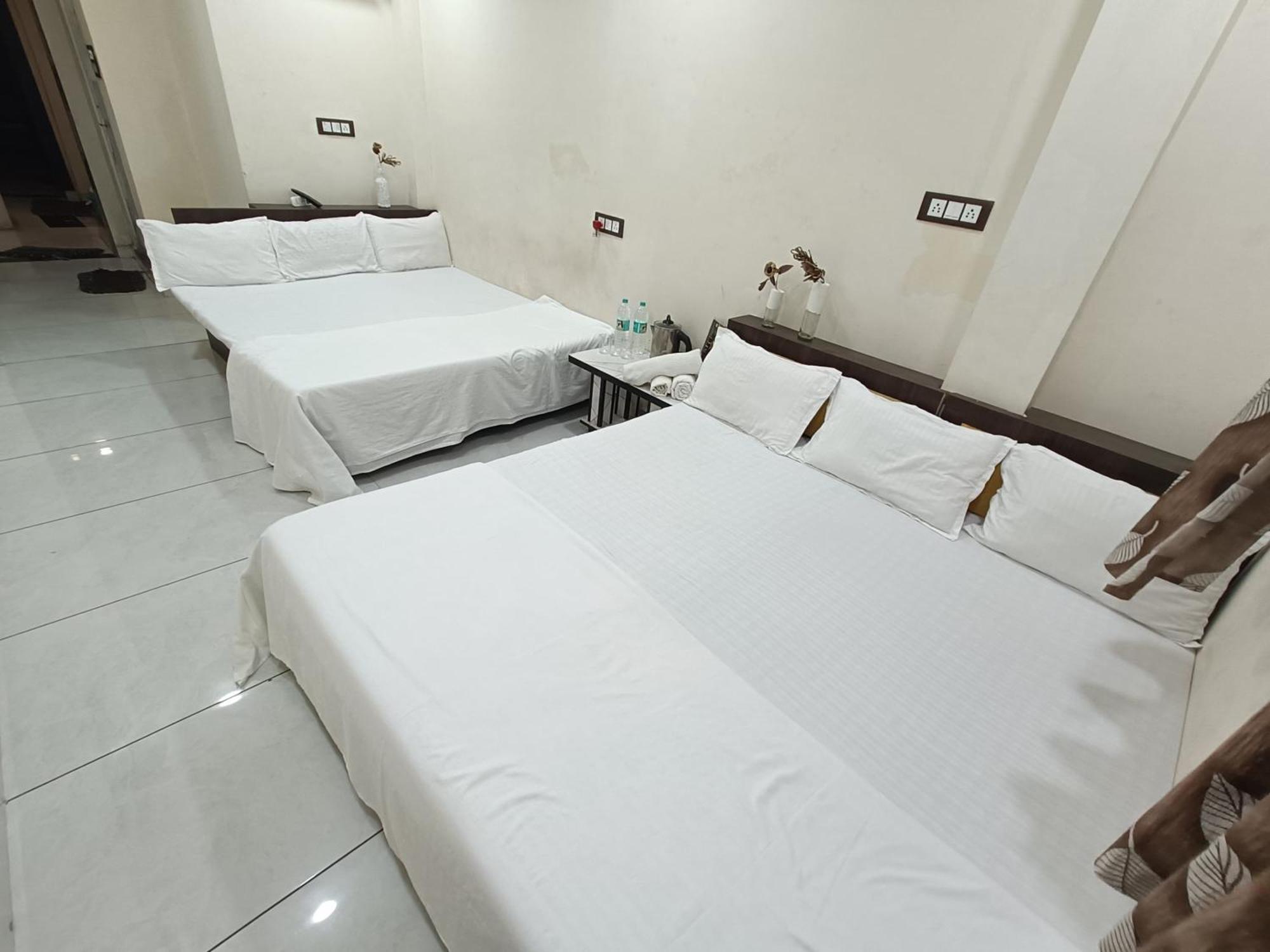Treebo Yatri Grah Kshipra T Hotel Удджайн Экстерьер фото