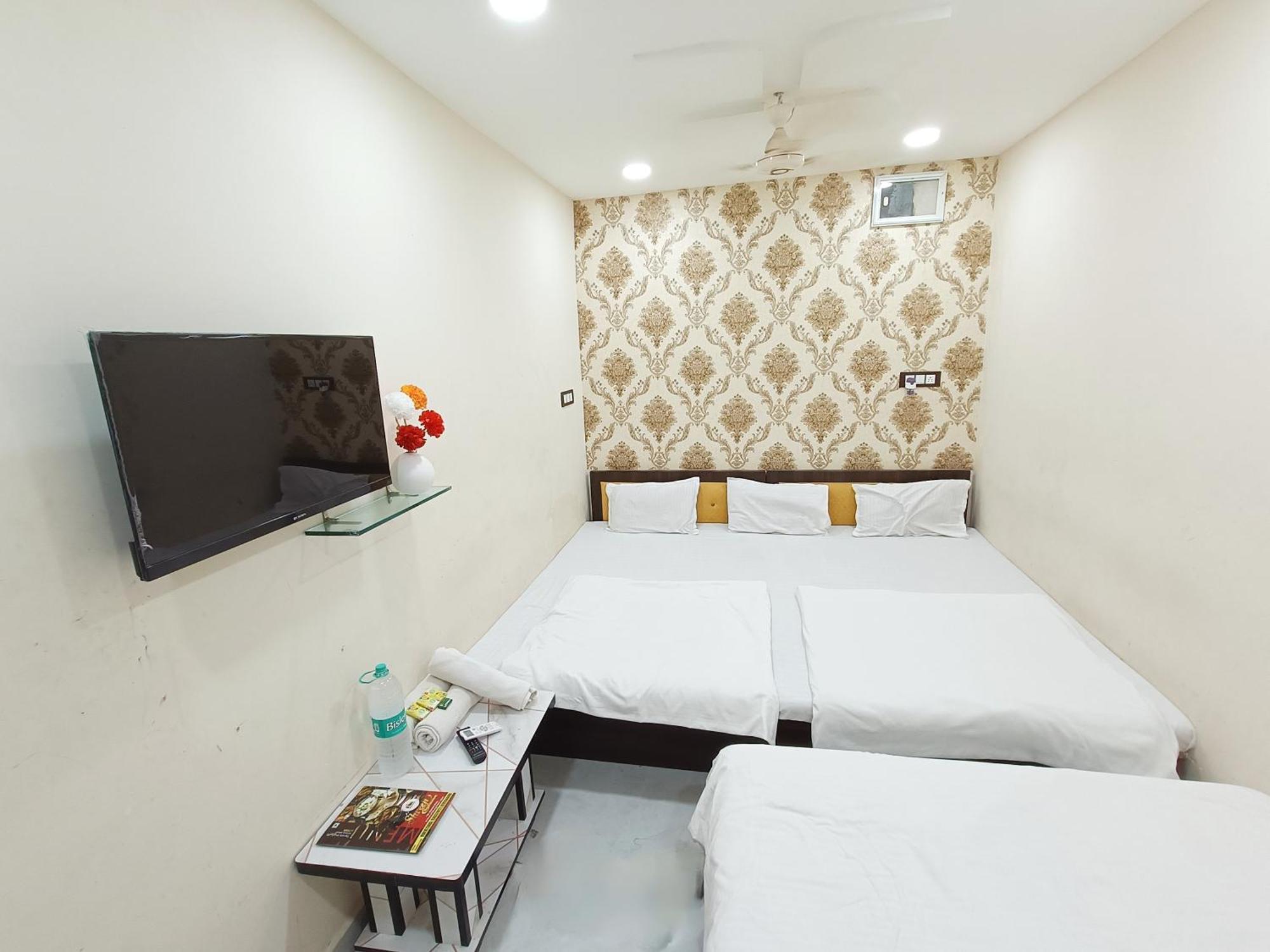 Treebo Yatri Grah Kshipra T Hotel Удджайн Экстерьер фото