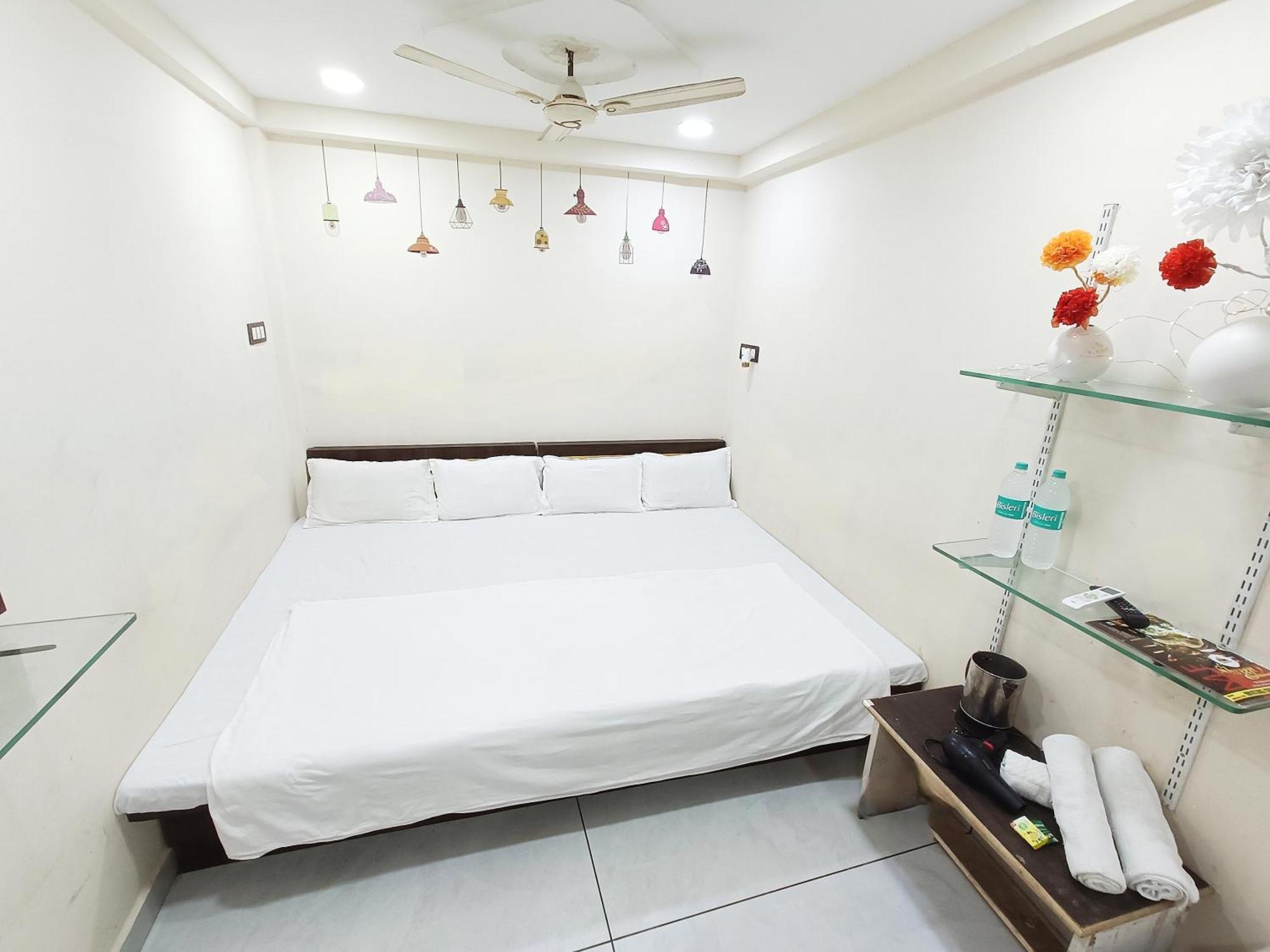 Treebo Yatri Grah Kshipra T Hotel Удджайн Экстерьер фото